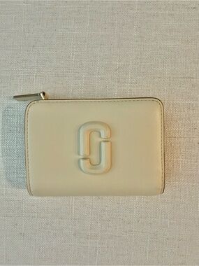 Marc Jacobs Small Wallet in Off-White Cream